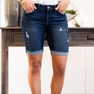KanCan cuffed dark wash "Kyle" bermuda jean shorts with stretch size US 1
